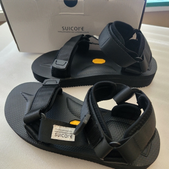 **REDUCED PRICE** Suicoke Depa V2 Black - Picture 2 of 6